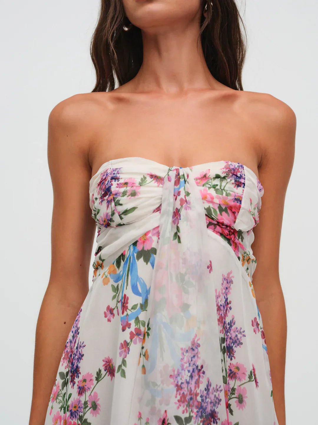 Boho Maxikleid mit Blumenmuster und fließender Silhouette - Livezo