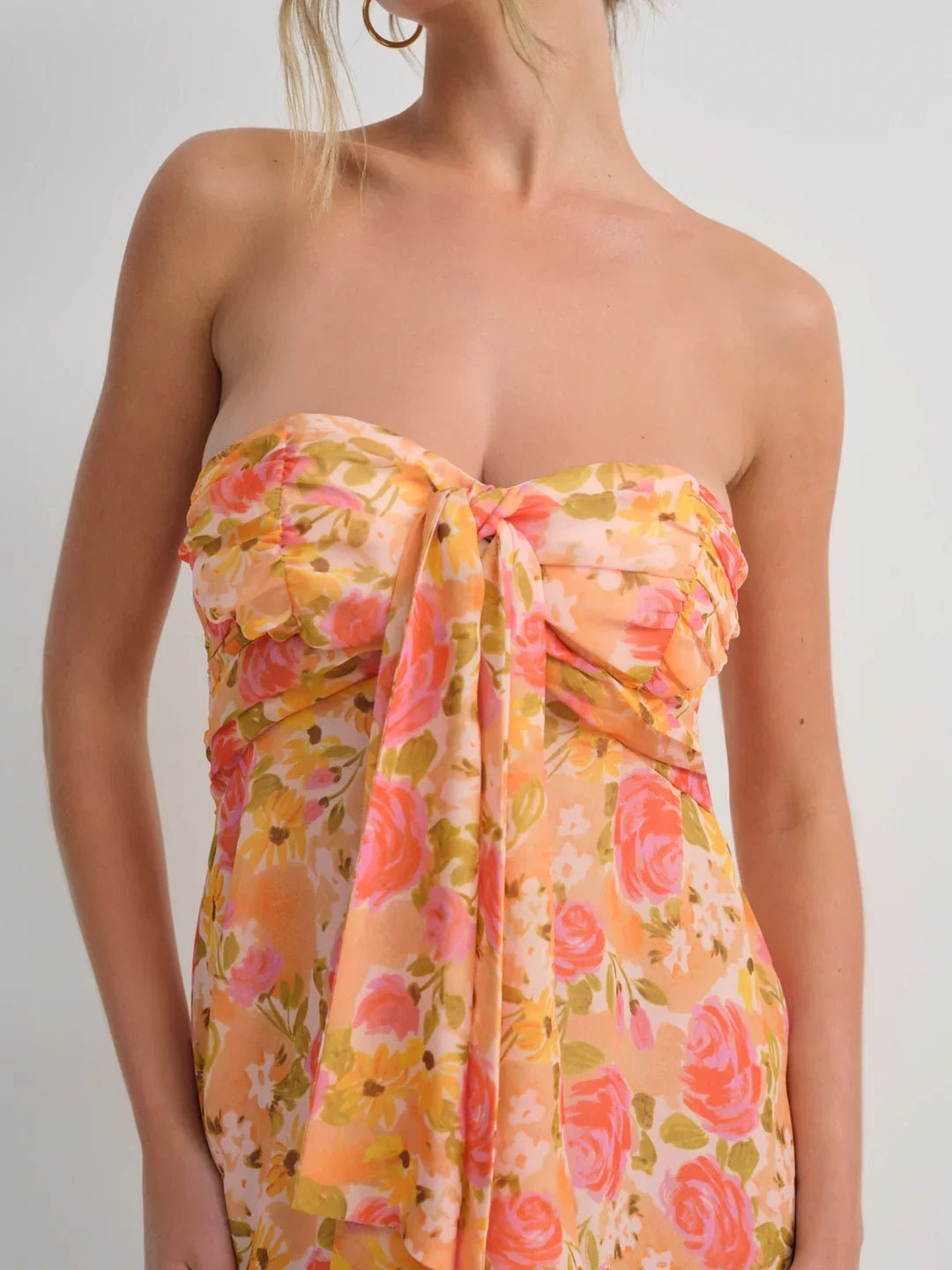 Boho Maxikleid mit Blumenmuster und fließender Silhouette - Livezo