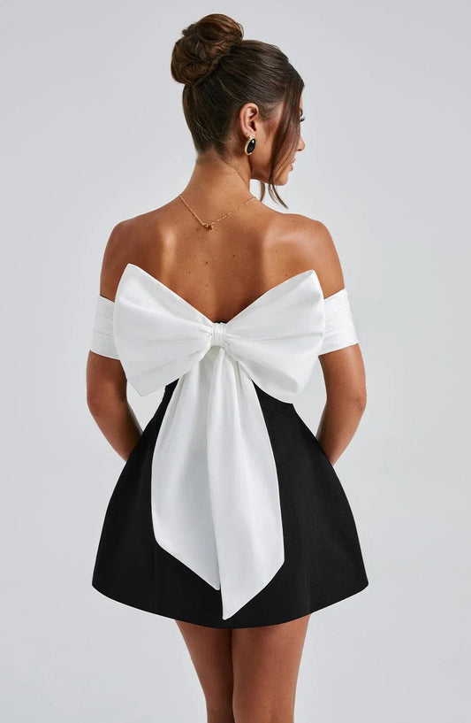 Bow Mini | Rückenfreies Mini - Kleid mit Schleife nur heute - Livezo