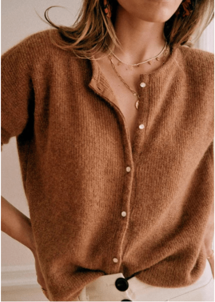 Gemütlicher Damenstrickjacke mit V - Ausschnitt und Knöpfen - Livezo