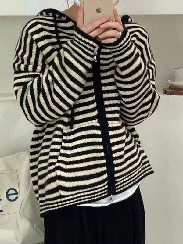 Gemütlicher gestreifter Kapuzen - Strickjacke mit Reißverschluss - Livezo