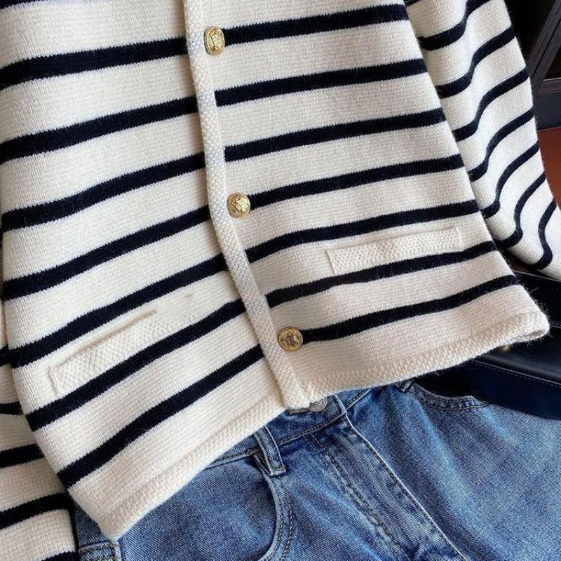 Gemütlicher gestreifter Strickpullover für den Herbst - Livezo