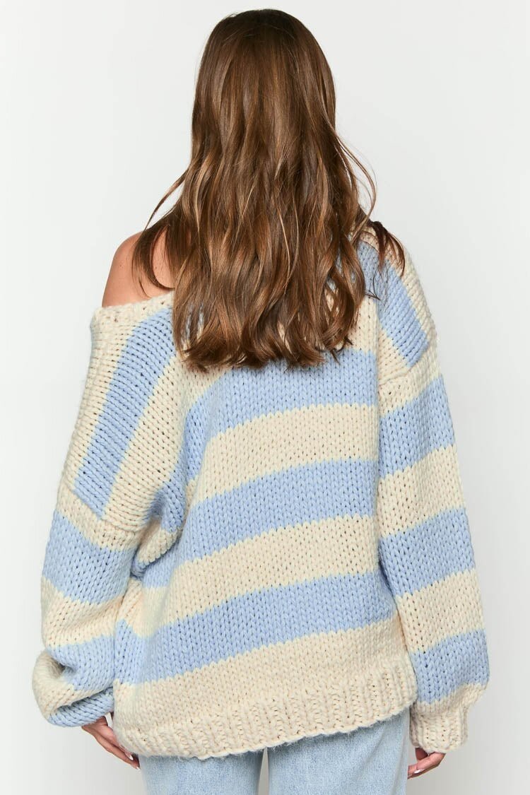 Gemütlicher gestreifter Strickpullover mit Ausschnitt über der Schulter - Livezo