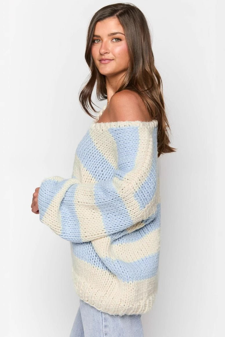 Gemütlicher gestreifter Strickpullover mit Ausschnitt über der Schulter - Livezo