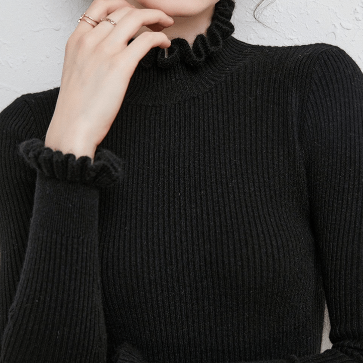 Gemütlicher Rollkragen - Strickpullover mit femininen Rüschenakzenten - Livezo