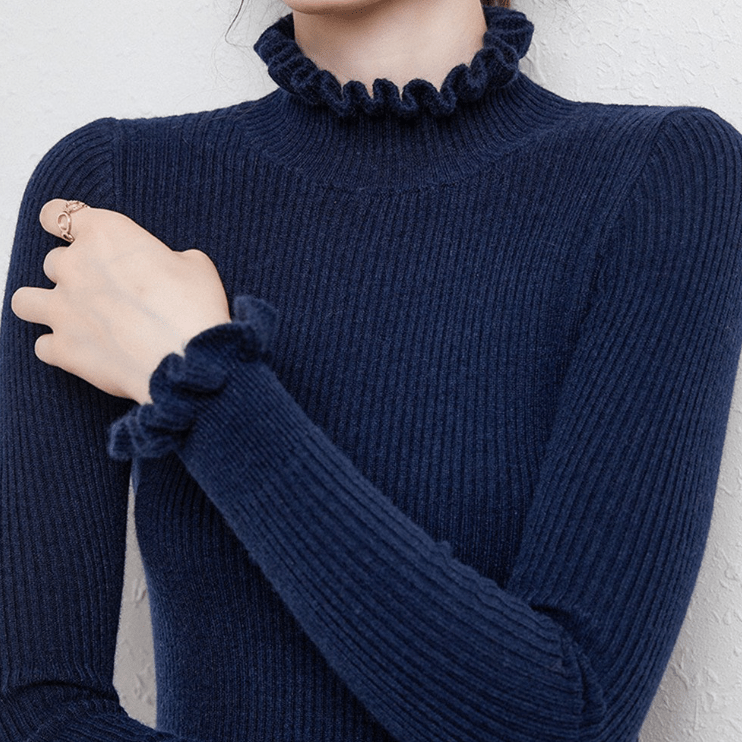 Gemütlicher Rollkragen - Strickpullover mit femininen Rüschenakzenten - Livezo
