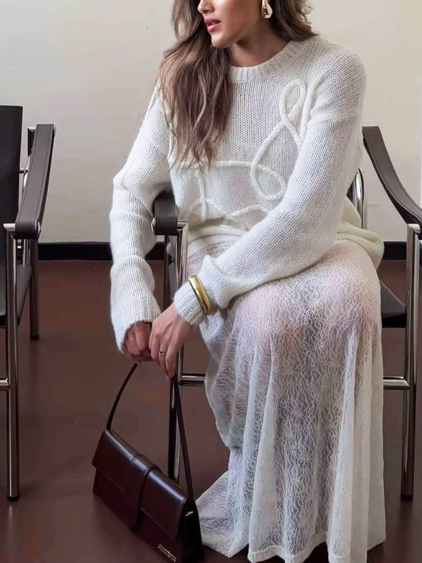 Gemütlicher übergroßer Pullover mit eleganten Stickereidetails - Livezo
