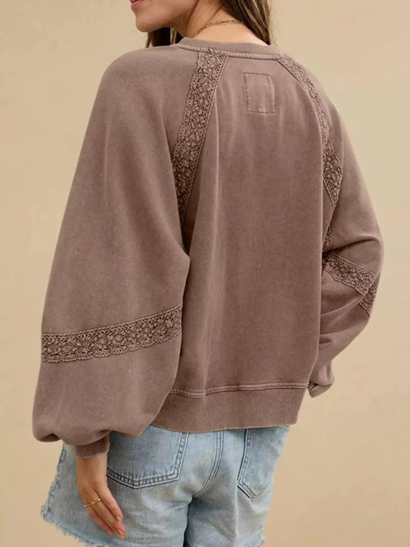 Gemütliches Sweatshirt mit Spitzenbesatz für lässig - schicke Looks - Livezo