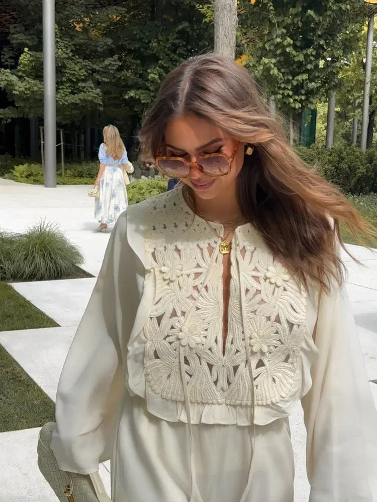 Lässiges Shirt mit Taillenschnürung, Hohlstickerei und Rundhalsausschnitt - Livezo