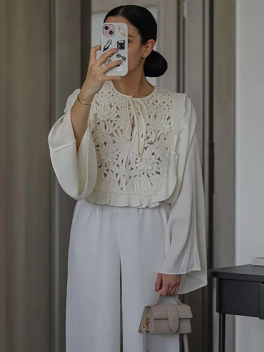 Lässiges Shirt mit Taillenschnürung, Hohlstickerei und Rundhalsausschnitt - Livezo