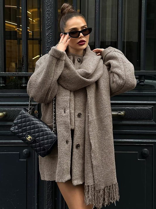 Moderner Mantel mit durchgehender Knopfleiste und passendem Quasten - Schal - Set - Livezo