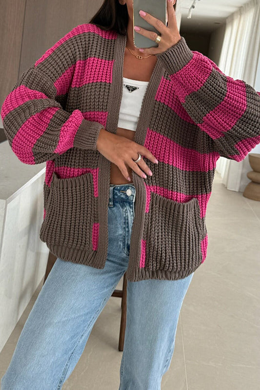 Gemütlicher Strickpullover im Patchwork-Stil mit Streifen und Taschen