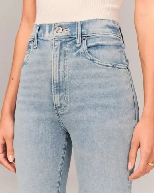 Ultrahohe Stretch-Schlagjeans mit hoher Tailleww