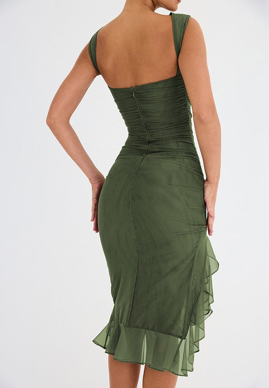 Chic Elegance: Das stilvolle geraffte Etuikleid