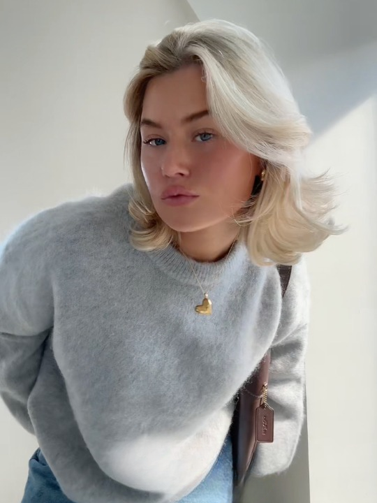 Gemütlicher weicher Mohair-Strickpullover