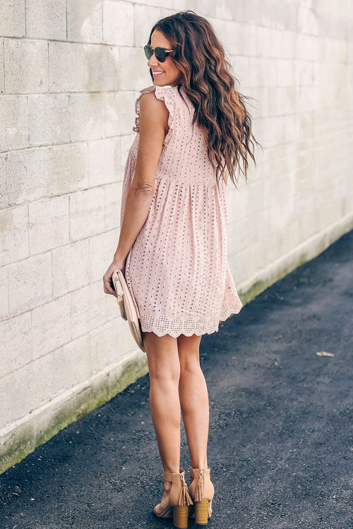Romantisches Sommerkleid mit Lochstickerei und Volantärmeln