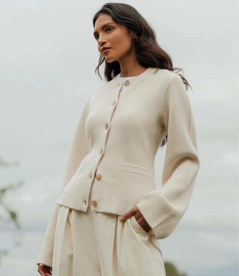 Joan | Elegant Cardigan-Gemütlich. Stilvoll. Unverzichtbar