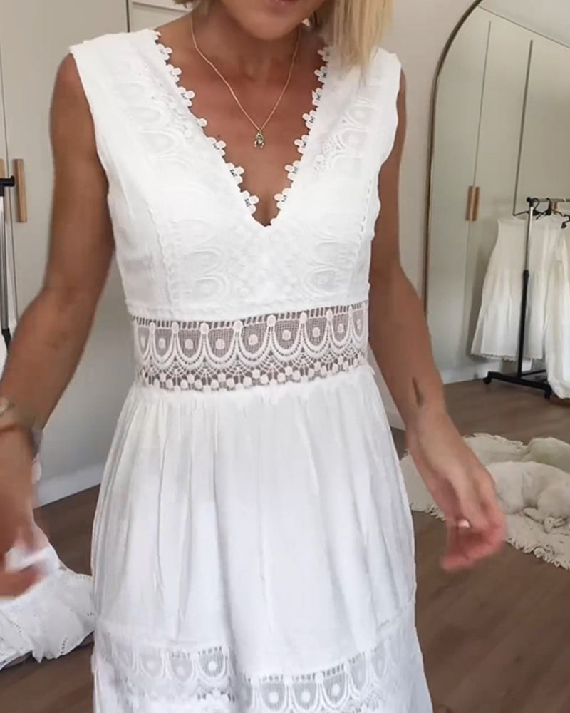 Lunora | Romantisches Spitzen-Midikleid mit V-Ausschnitt