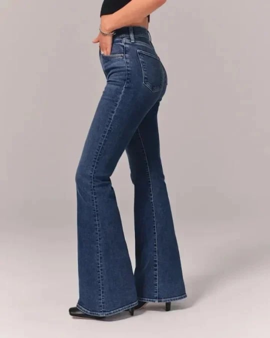 Ultrahohe Stretch-Schlagjeans mit hoher Tailleww