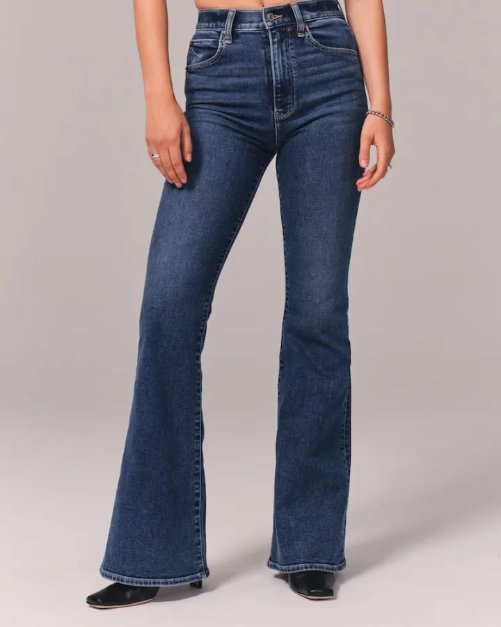 Ultrahohe Stretch-Schlagjeans mit hoher Tailleww
