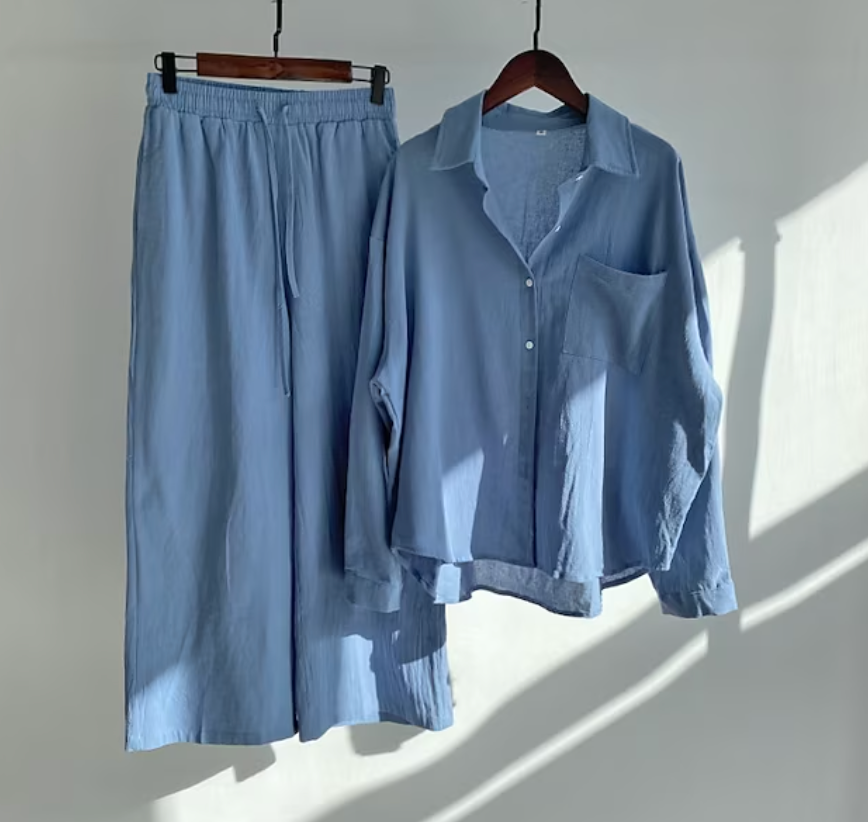 Entspanntes Leinenblusen- und Weitbein-Hosen-Set