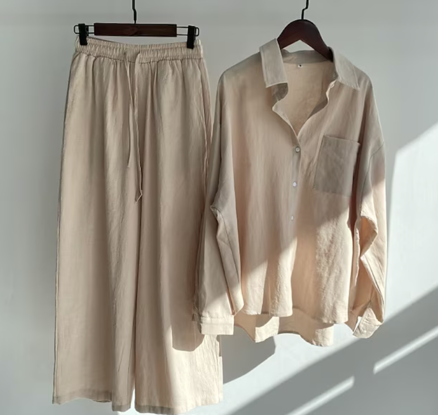 Entspanntes Leinenblusen- und Weitbein-Hosen-Set