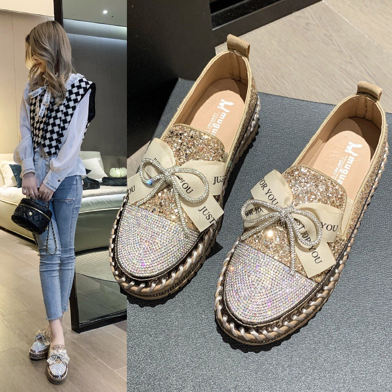 Schimmernder Schmetterling: Mit Strasssteinen verzierte Slipper
