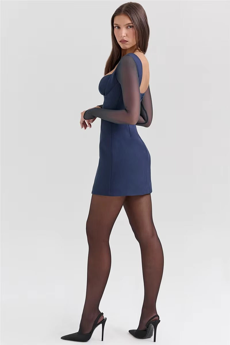 Zeitlose Eleganz Hochtailliertes Langarmkleid