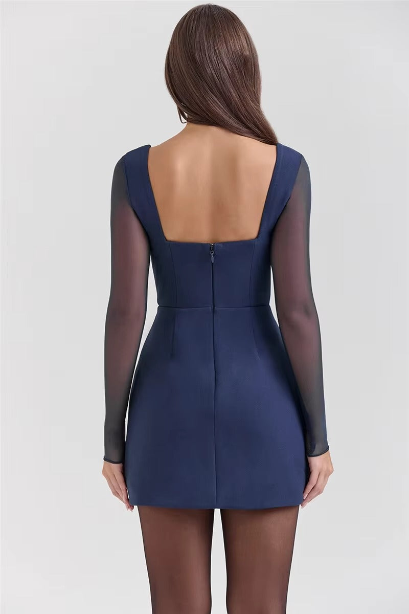 Zeitlose Eleganz Hochtailliertes Langarmkleid
