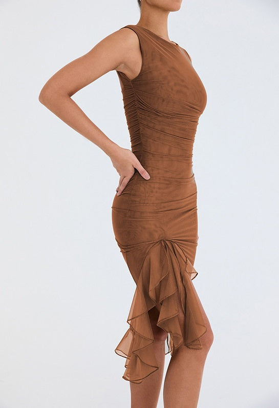 Chic Elegance: Das stilvolle geraffte Etuikleid