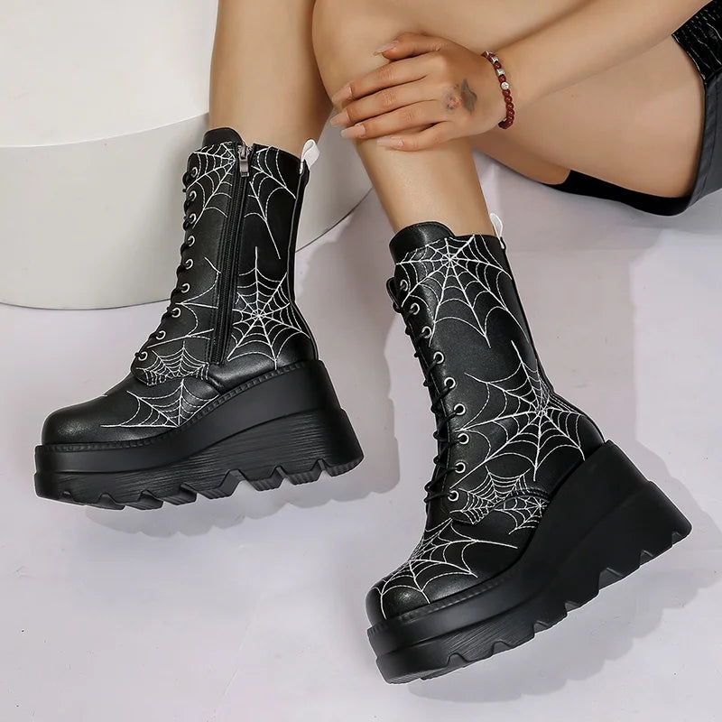 Gothic Grobe Plateauschuhe mit mittelhohem Schaft und Spinnennetz-Detail