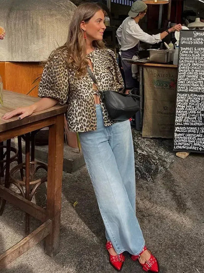 Bluse mit Leopardenmuster, Puffärmel und Schleifenakzent