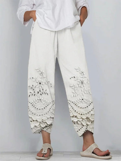 Bestickte Leinen - Caprihose mit Blumen & Spitzenbund - Livezo