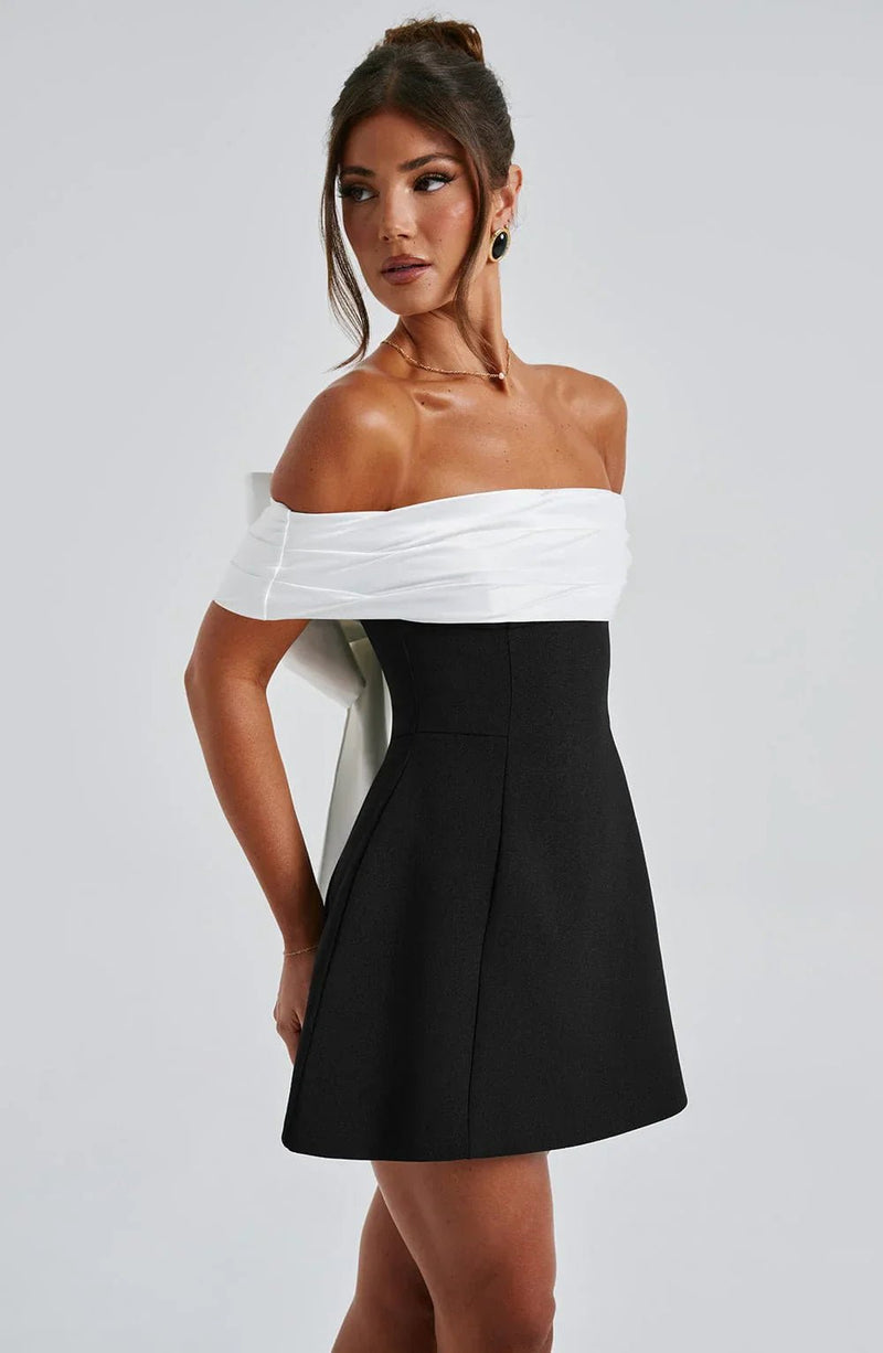 Bow Mini | Rückenfreies Mini - Kleid mit Schleife nur heute - Livezo