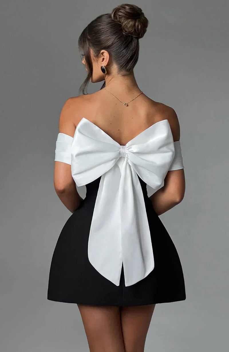 Bow Mini | Rückenfreies Mini - Kleid mit Schleife nur heute - Livezo