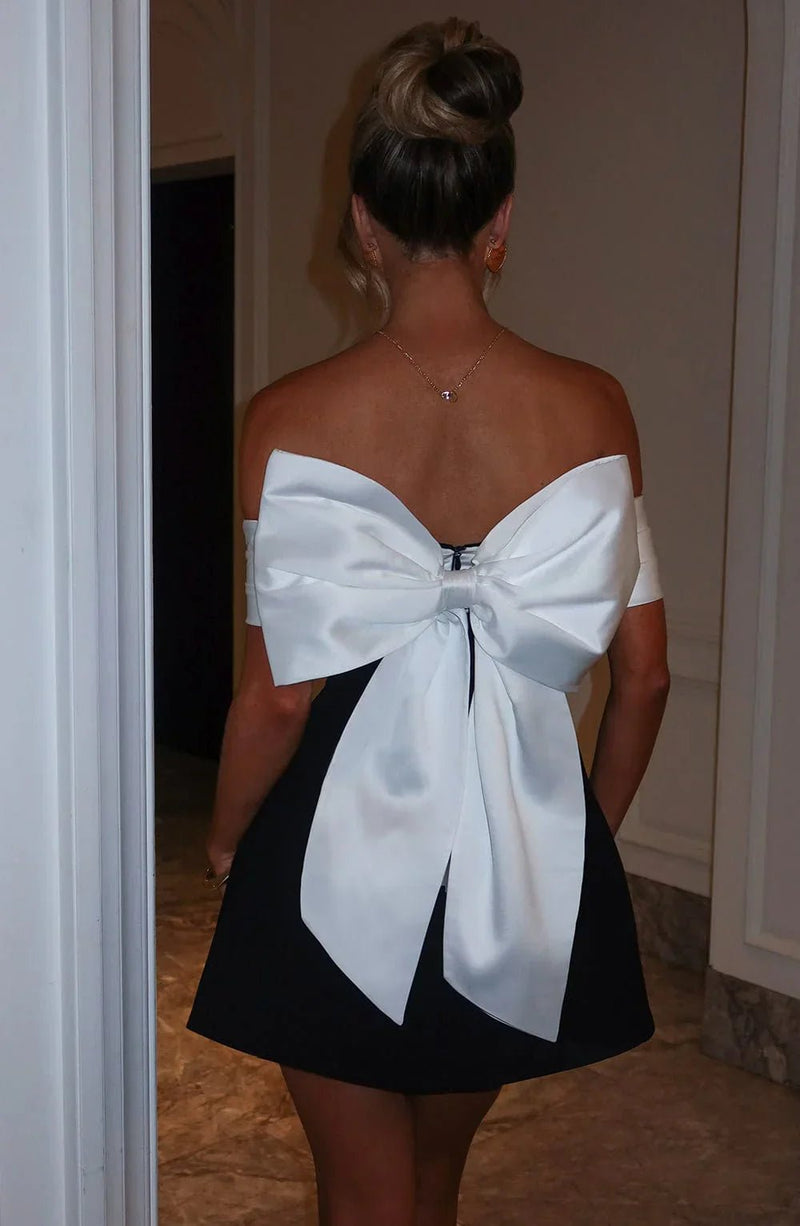 Bow Mini | Rückenfreies Mini - Kleid mit Schleife nur heute - Livezo