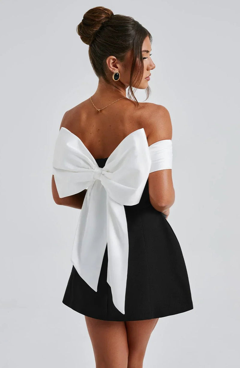 Bow Mini | Rückenfreies Mini - Kleid mit Schleife nur heute - Livezo