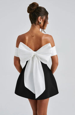 Bow Mini | Rückenfreies Mini - Kleid mit Schleife nur heute - Livezo