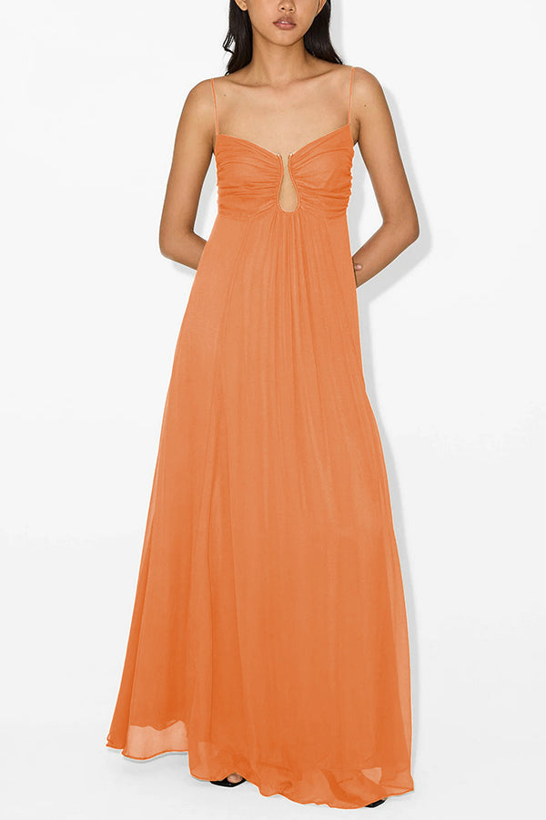 Elegantes Maxikleid aus Metall mit hohlem Rücken und gerafftem A-Linien-Schnitt