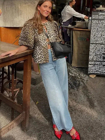 Bluse mit Leopardenmuster, Puffärmel und Schleifenakzent