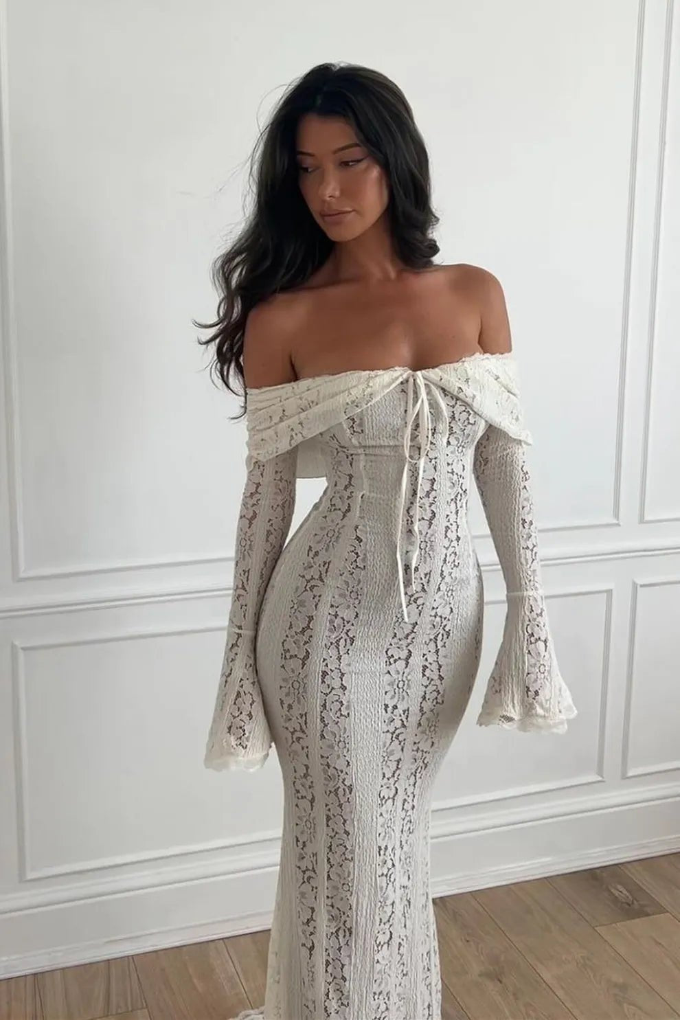 Celestia Schulterfreies Spitzen - Maxikleid - Livezo