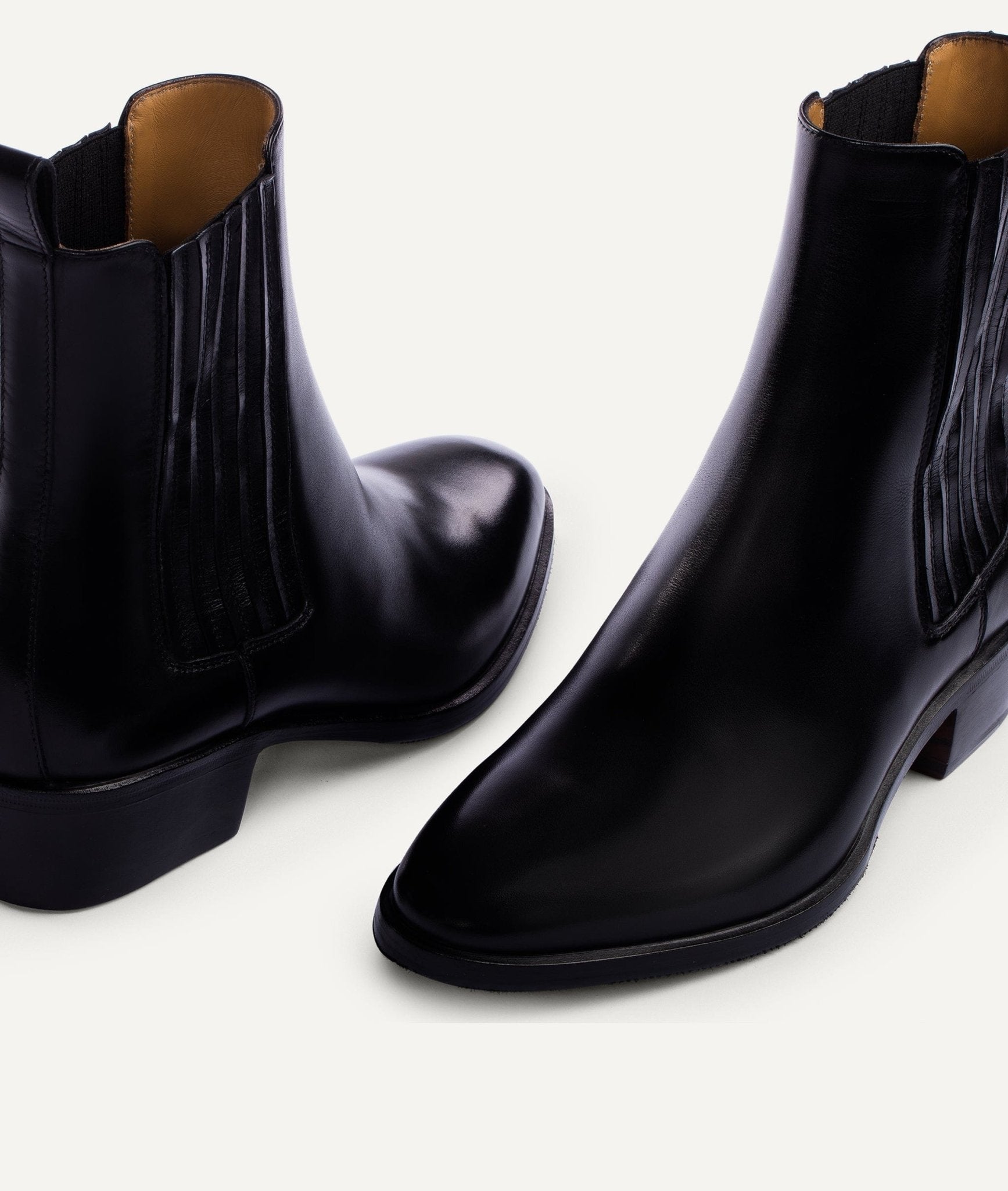 Chelsea Bootie in Calf Leather - Zeitlose Eleganz - Livezo