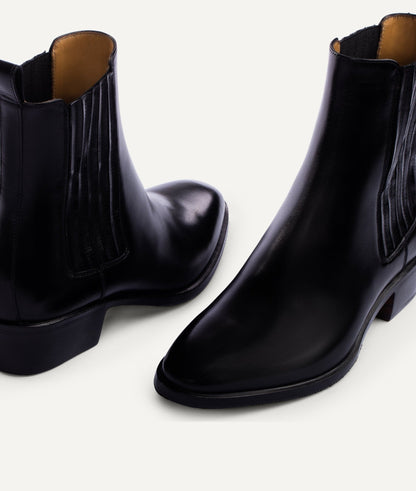 Chelsea Bootie in Calf Leather - Zeitlose Eleganz - Livezo