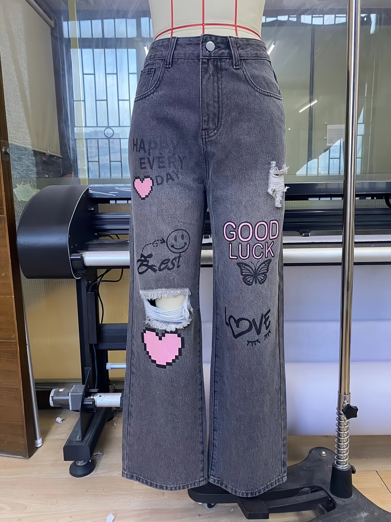 Fett bedruckte High-Waist Jeans mit weitem Bein
