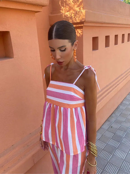 Lebhaft bedrucktes zweiteiliges Sommeroutfit