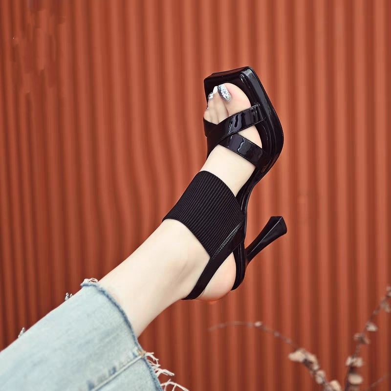 Elegante Schuhe mit Blockabsatz, quadratischer Spitze und elastischem Riemen - Livezo