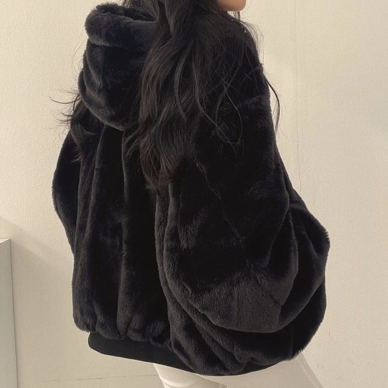 Elise - Übergroße Jacke mit Plüschfutter und Kapuze - Livezo