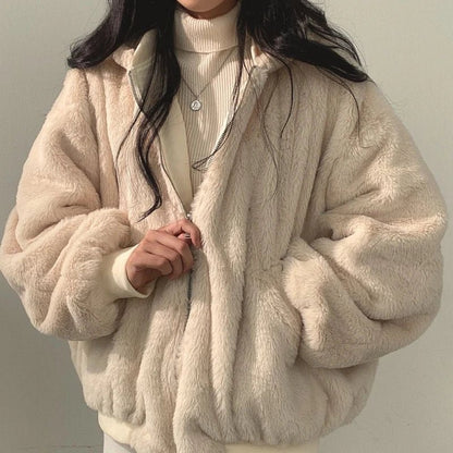 Elise - Übergroße Jacke mit Plüschfutter und Kapuze - Livezo