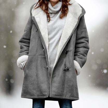 Elke - Hochwertige Fleecejacke aus Wildleder mit halblanger Kapuze - Livezo
