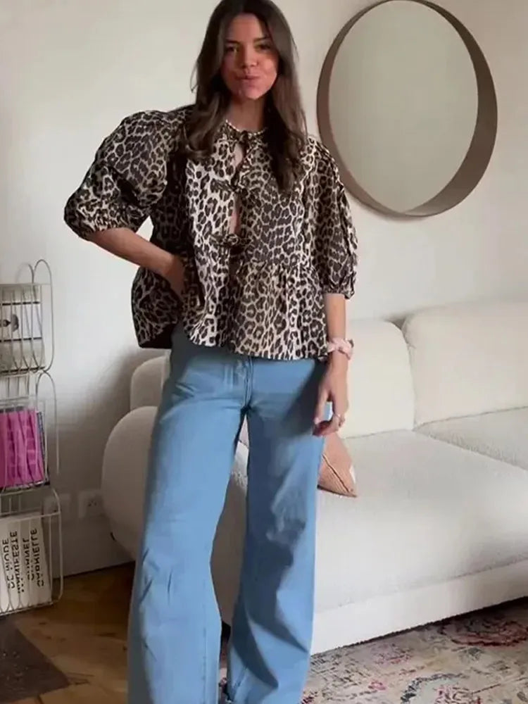 Bluse mit Leopardenmuster, Puffärmel und Schleifenakzent